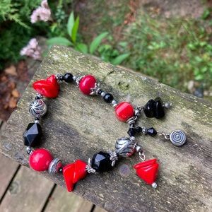 BRACELET Hand Crafted Coral Silver Stretch Bracelet Red Black